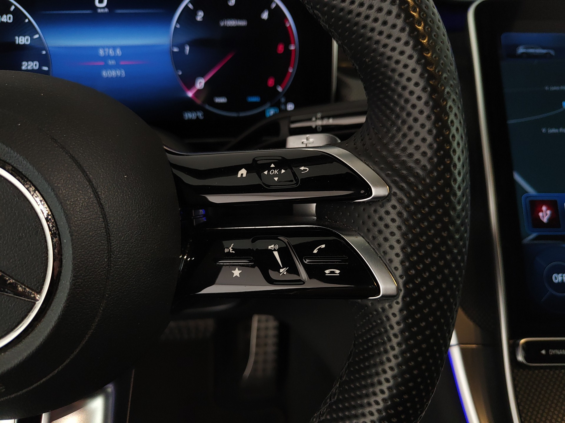 MERCEDES GLC 220D AMG LINE PREMIUM 4MATIC AUTO