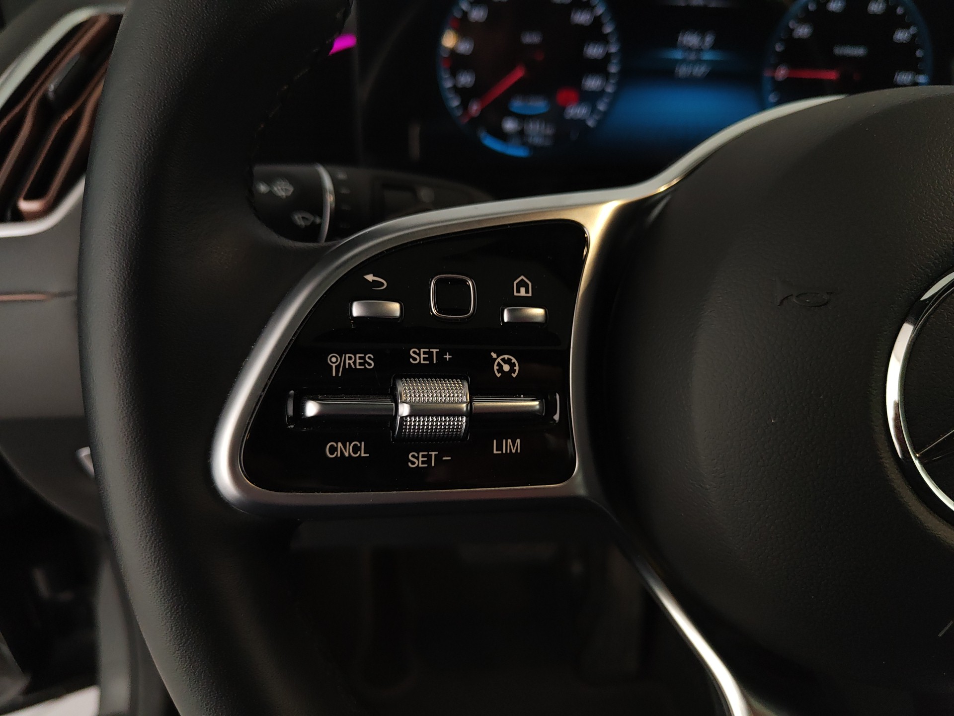 MERCEDES EQC 400 SPORT 4 MATIC