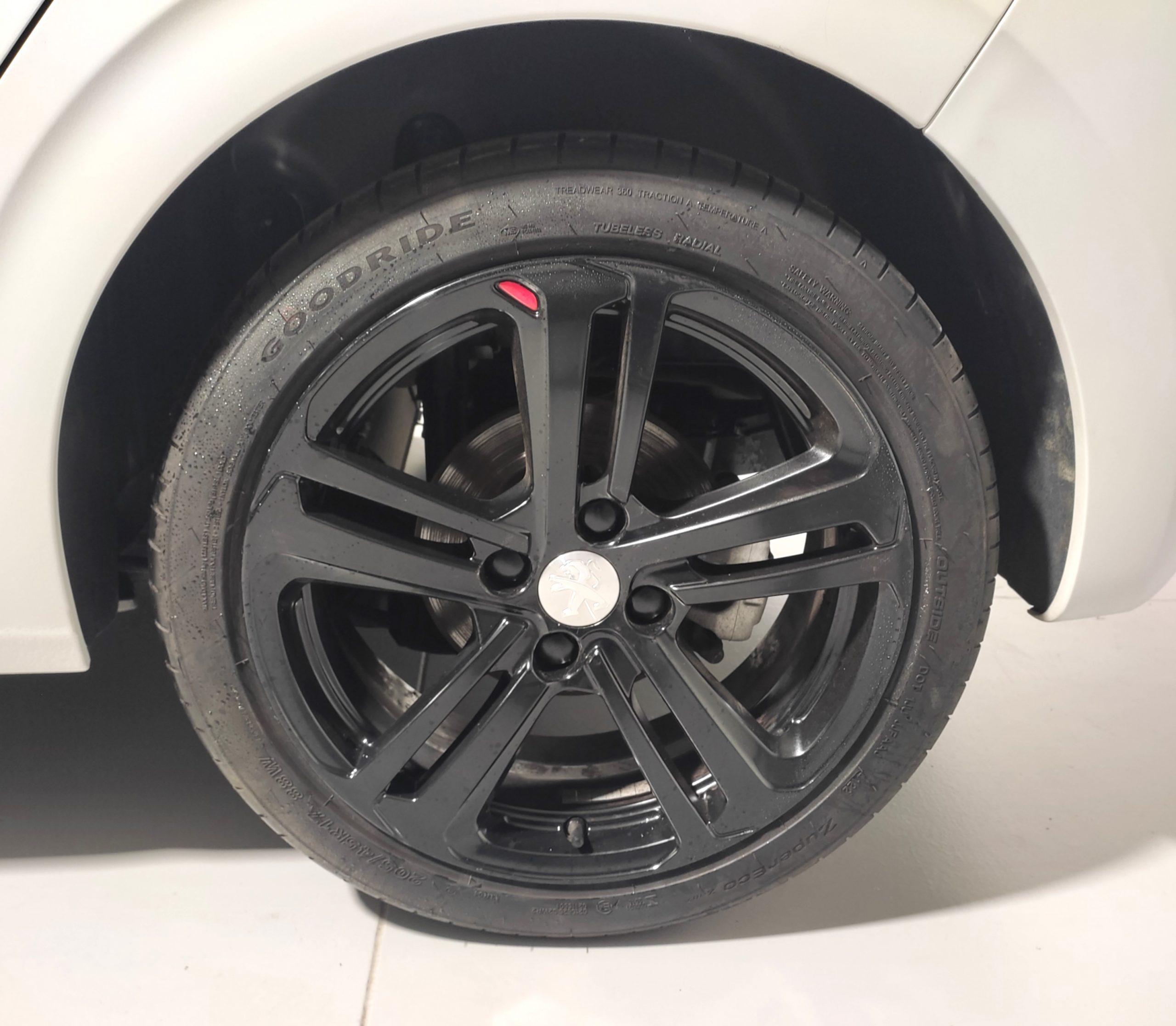 PEUGEOT 208 1.6 BLUEHDI 100CV 5P GT LINE ICE WHITE