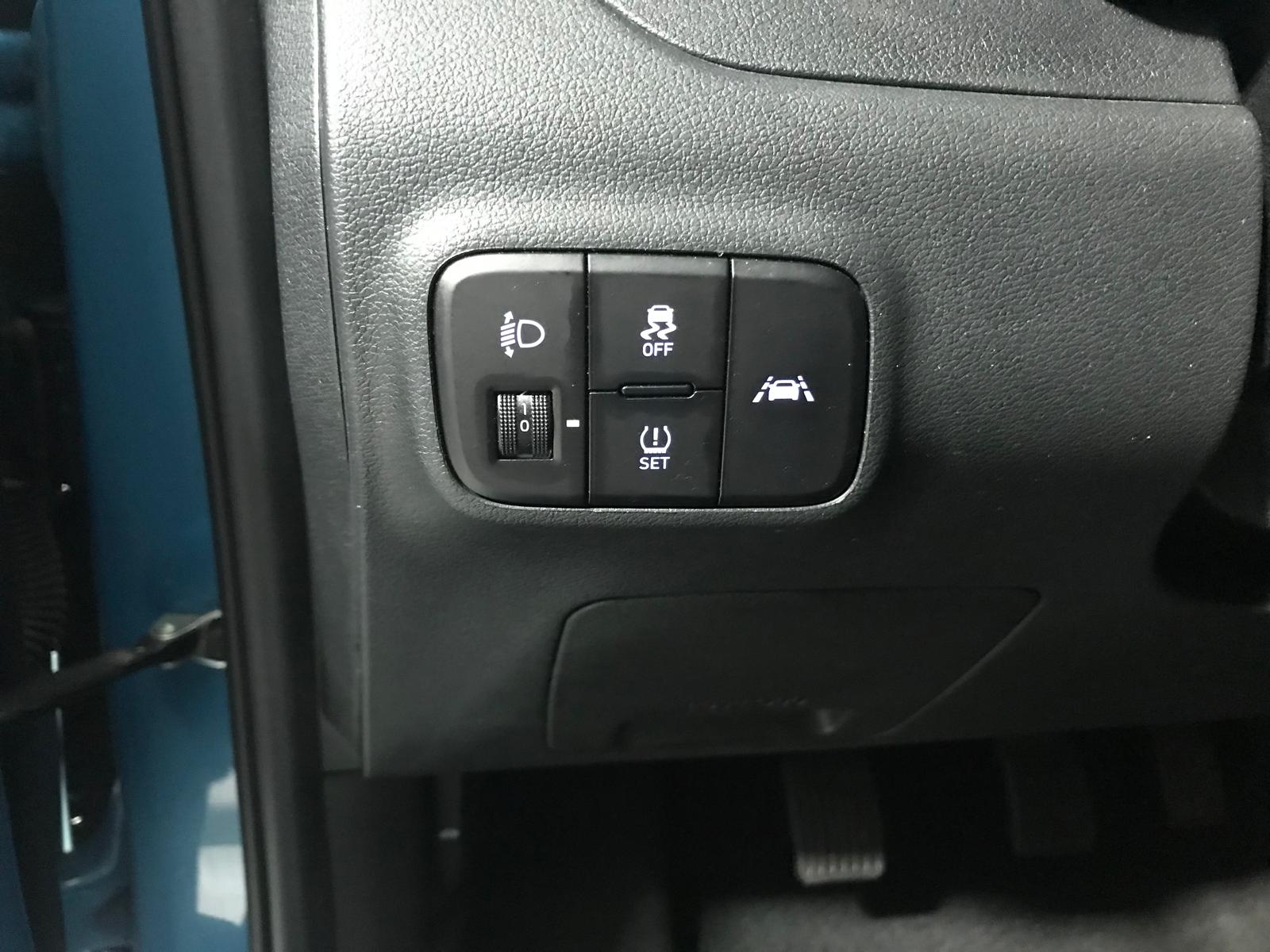 HYUNDAI i10 TECH 1.0MPI