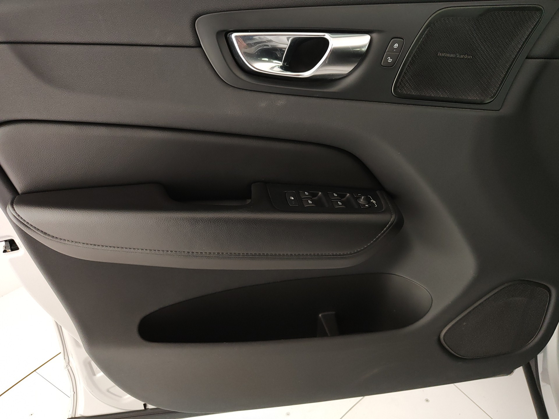 VOLVO XC60 B4 (d) AWD Geartronic Momentum Pro MHEV 197cv