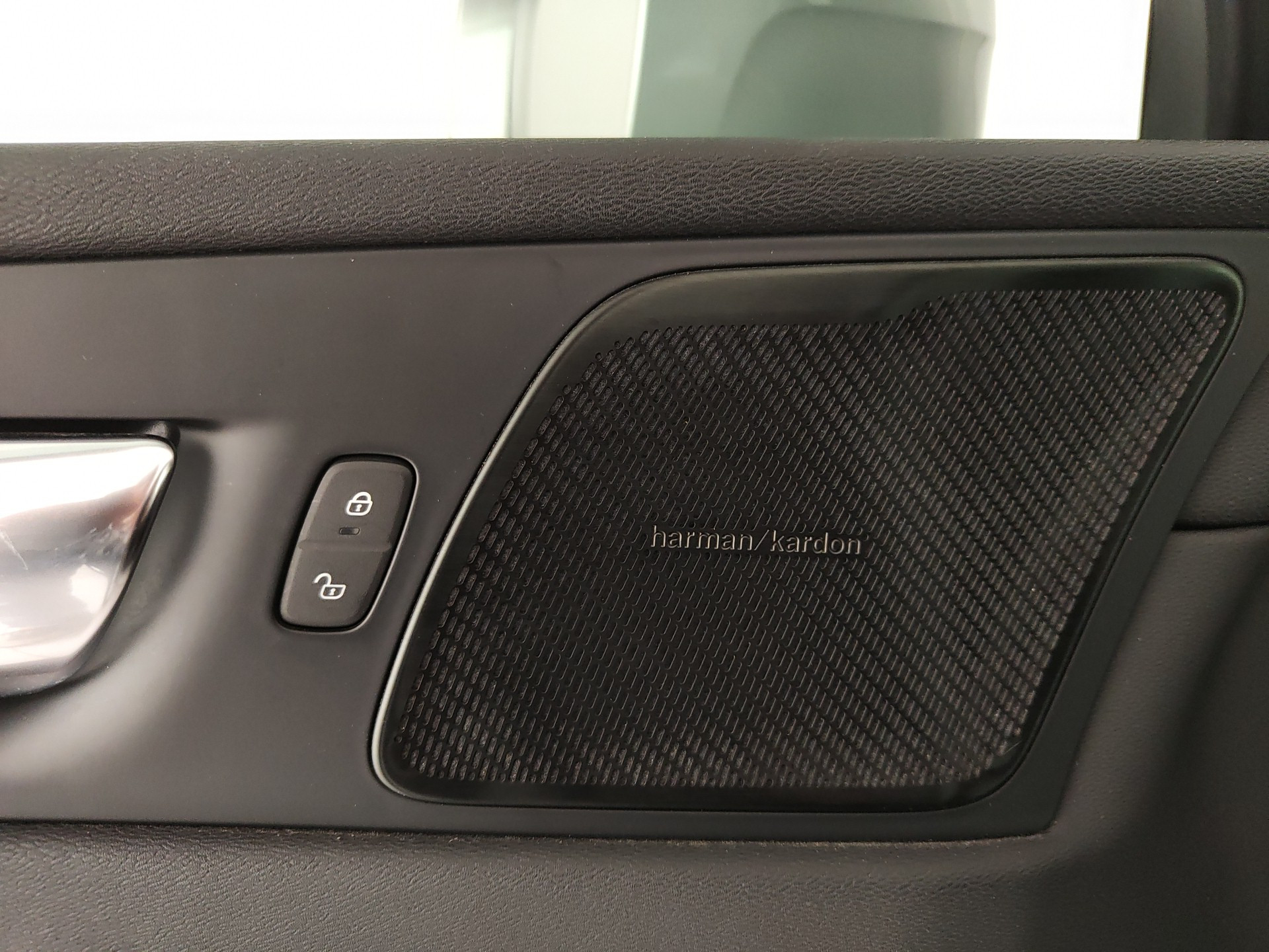 VOLVO XC60 B4 (d) AWD Geartronic Momentum Pro MHEV 197cv