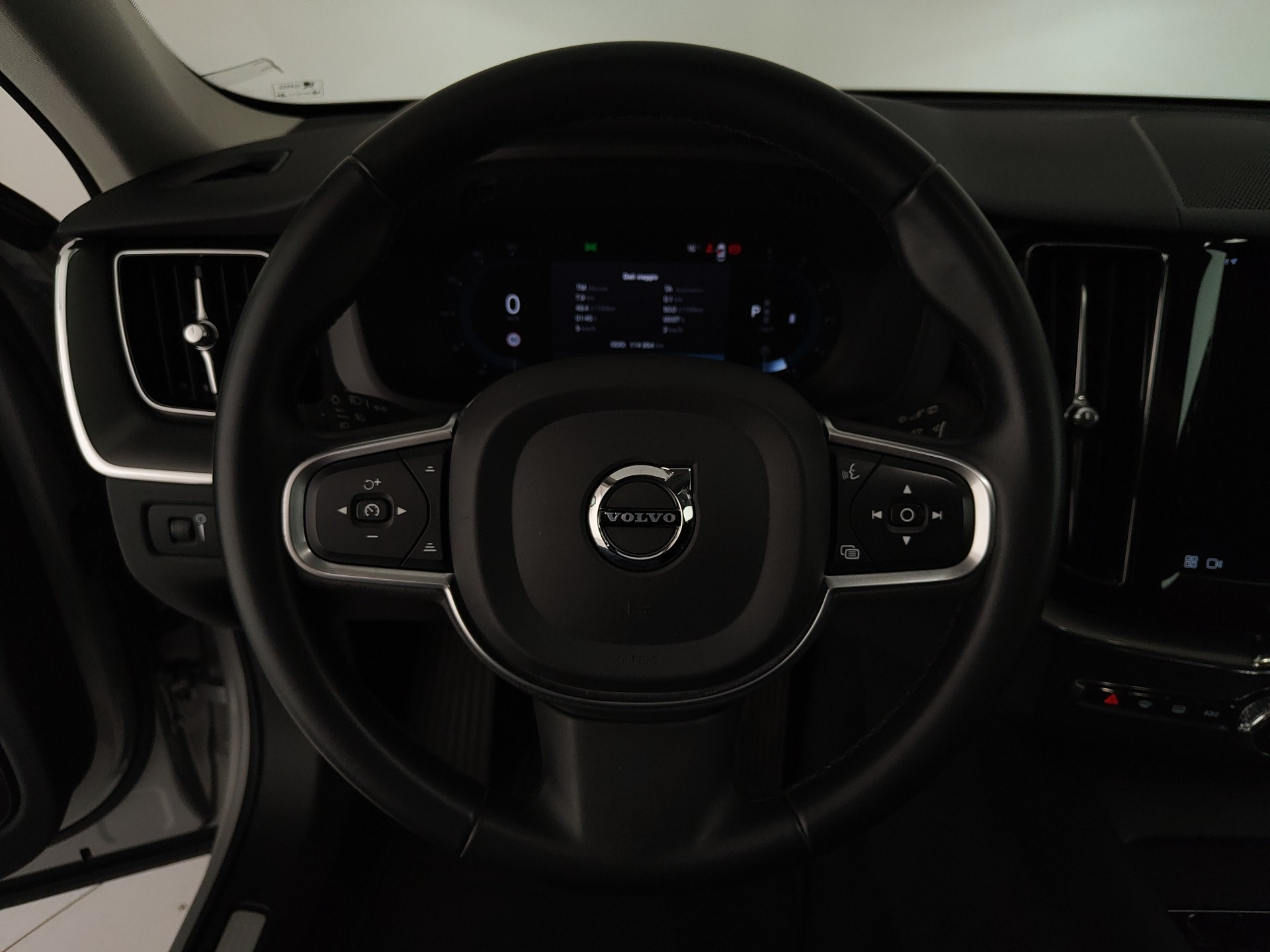 VOLVO XC60 B4 (d) AWD Geartronic Momentum Pro MHEV 197cv