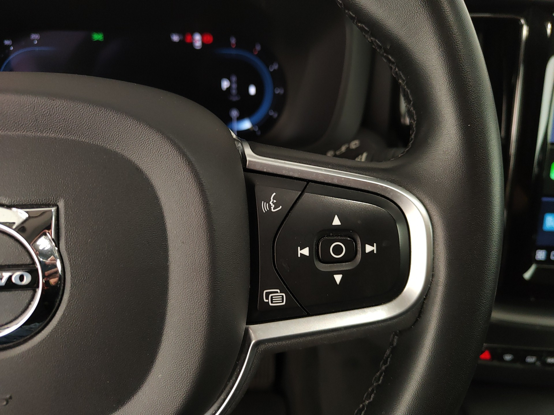 VOLVO XC60 B4 (d) AWD Geartronic Momentum Pro MHEV 197cv