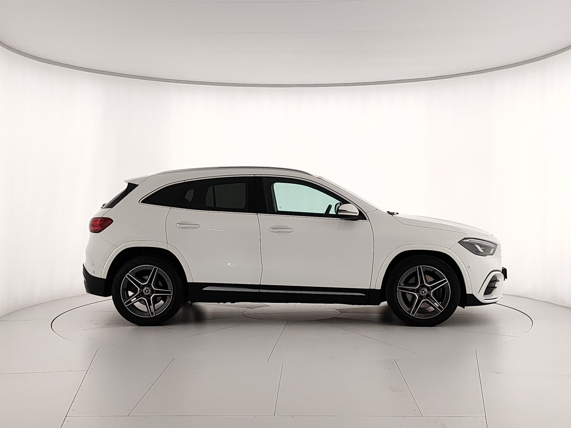MERCEDES GLA 180D AMG LINE ADVANCED PLUS AUTO
