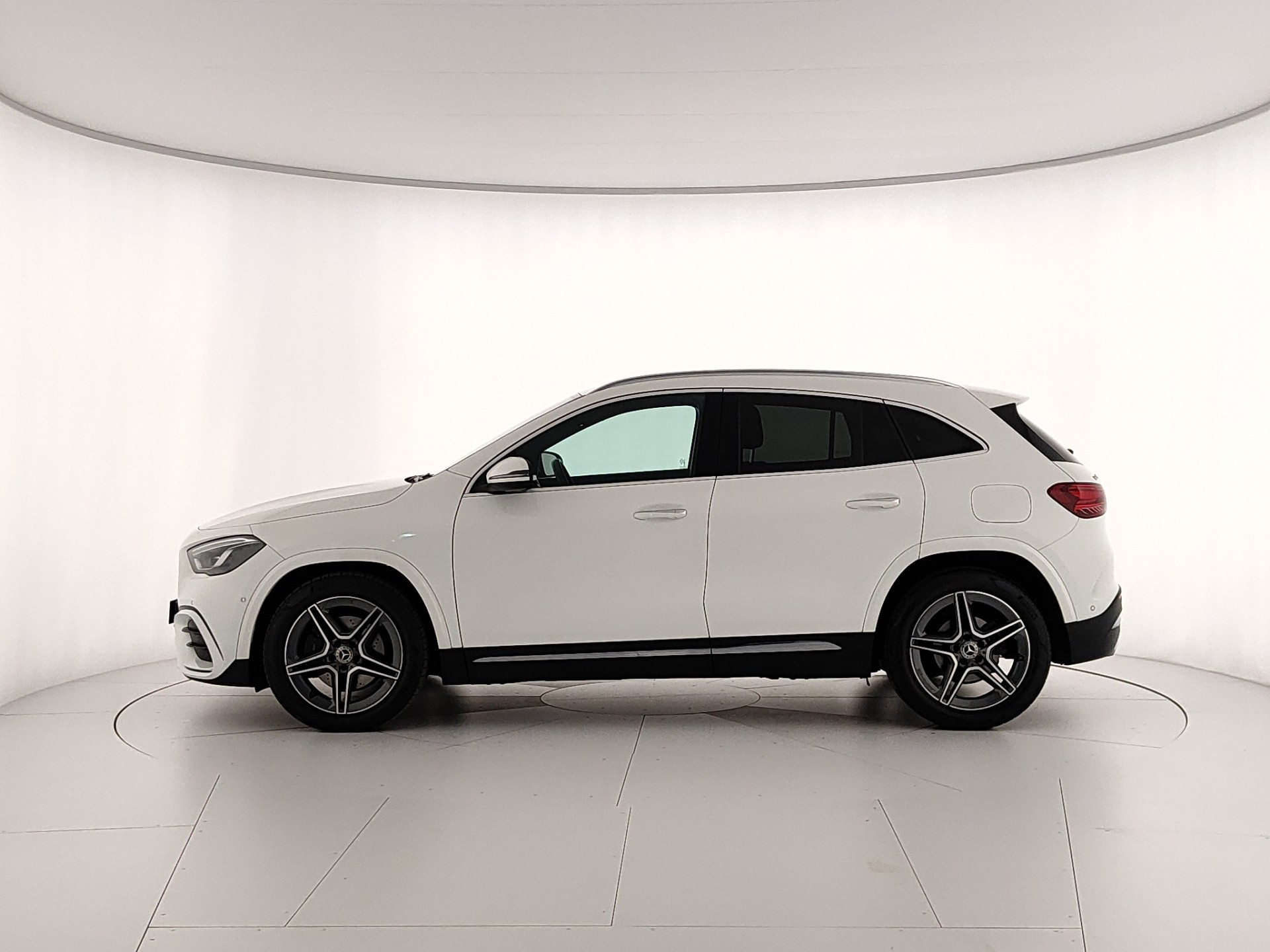 MERCEDES GLA 180D AMG LINE ADVANCED PLUS AUTO