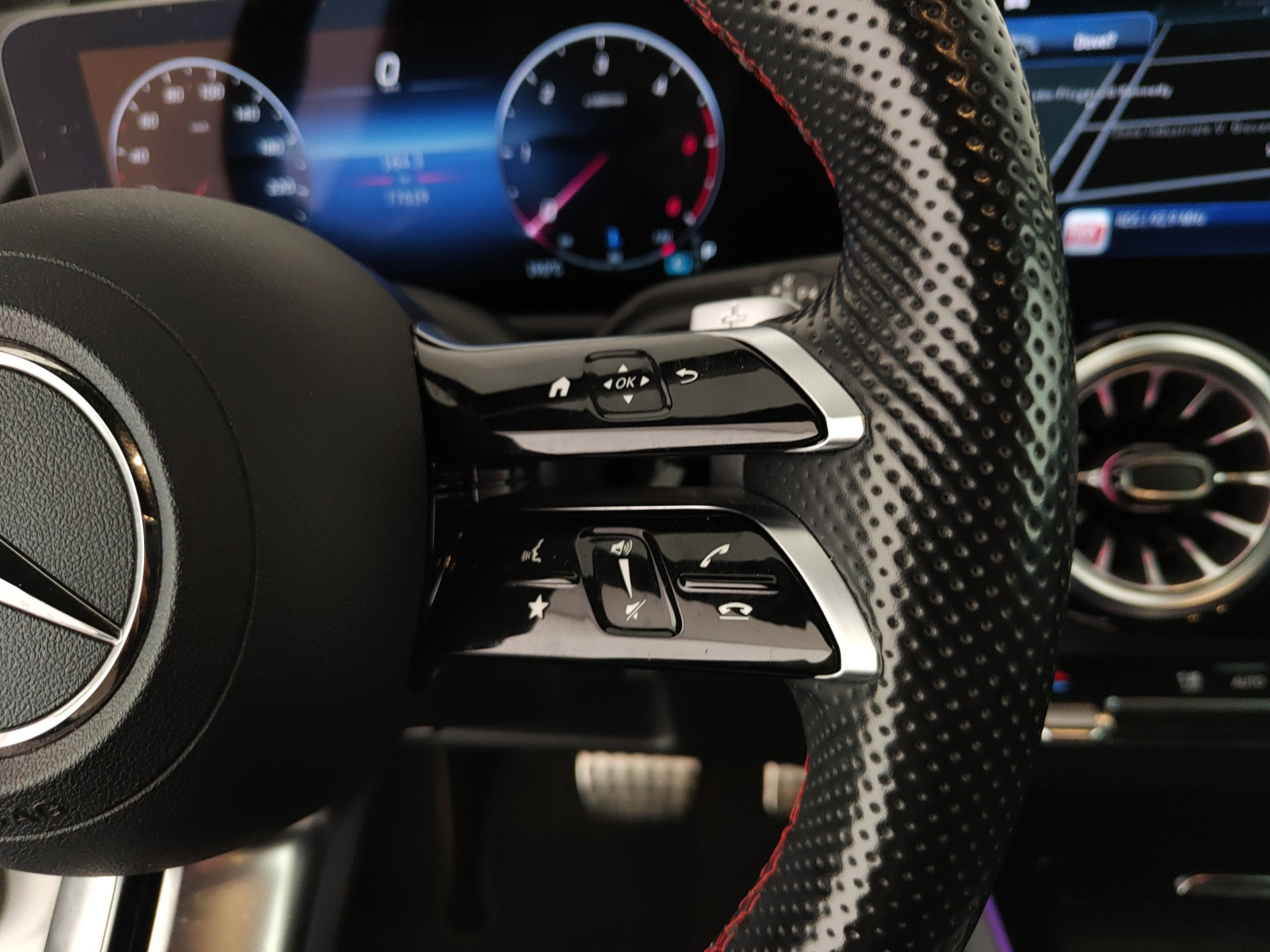 MERCEDES GLA 180D AMG LINE ADVANCED PLUS AUTO