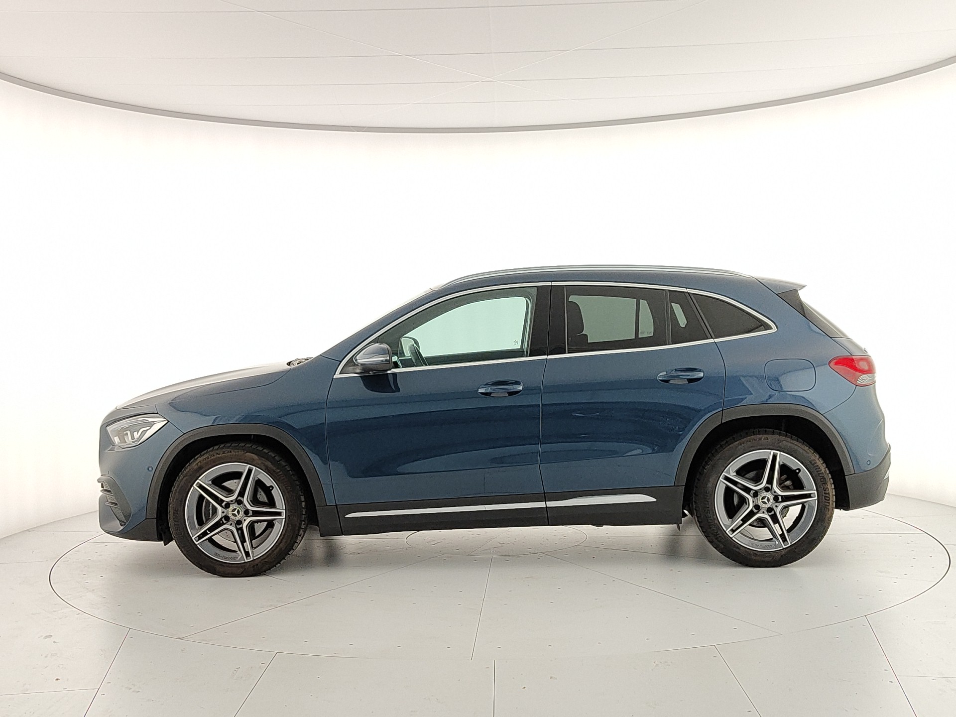 Mercedes-Benz GLA 200d PREMIUM AUTO