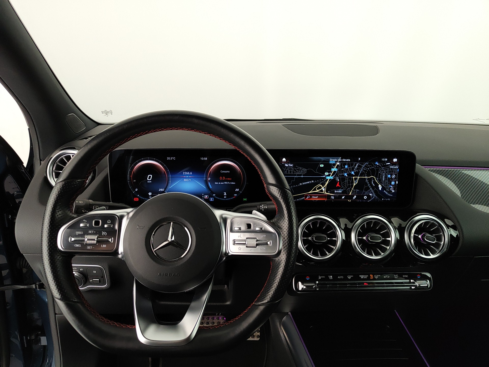 Mercedes-Benz GLA 200d PREMIUM AUTO