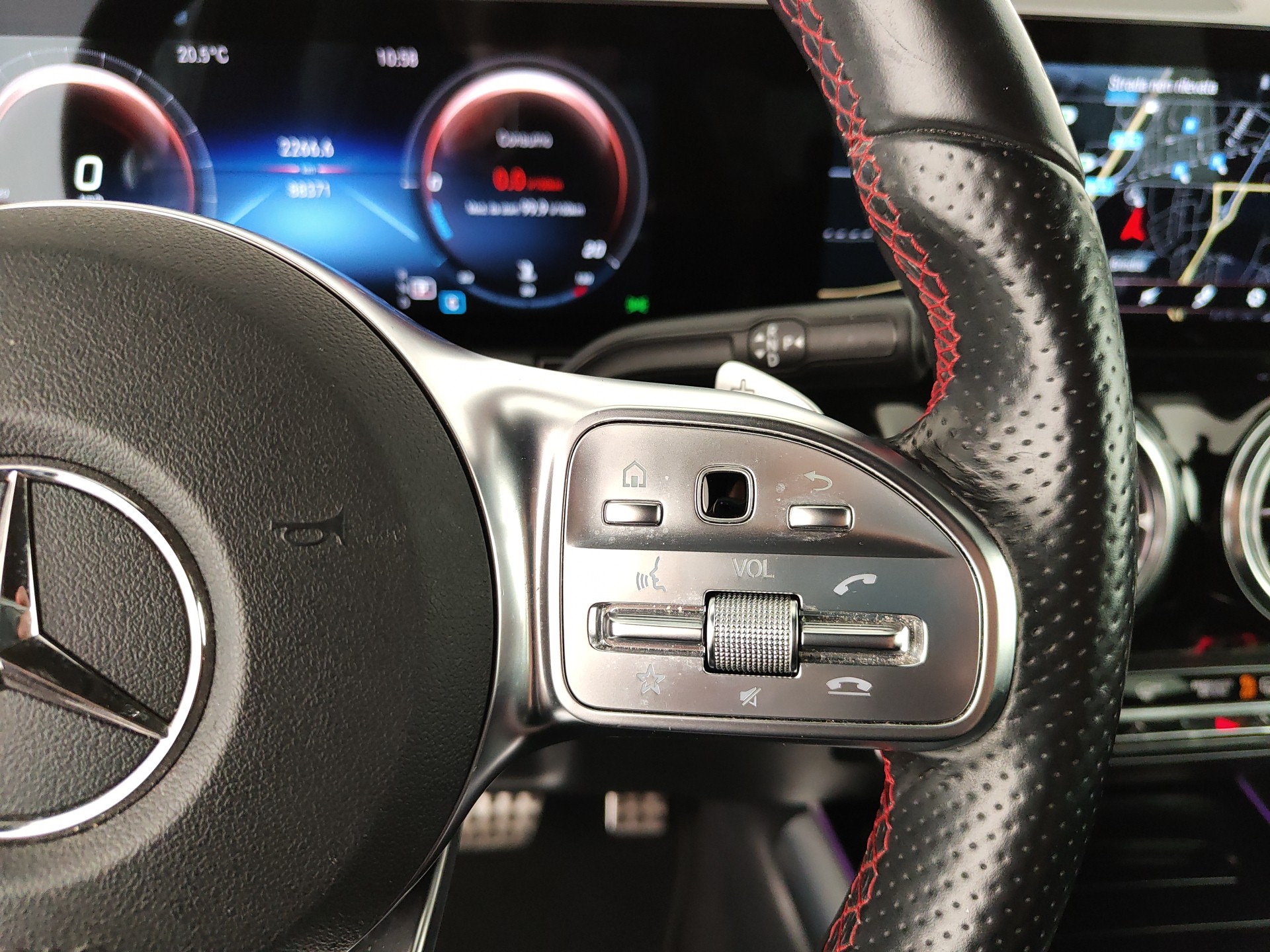 Mercedes-Benz GLA 200d PREMIUM AUTO