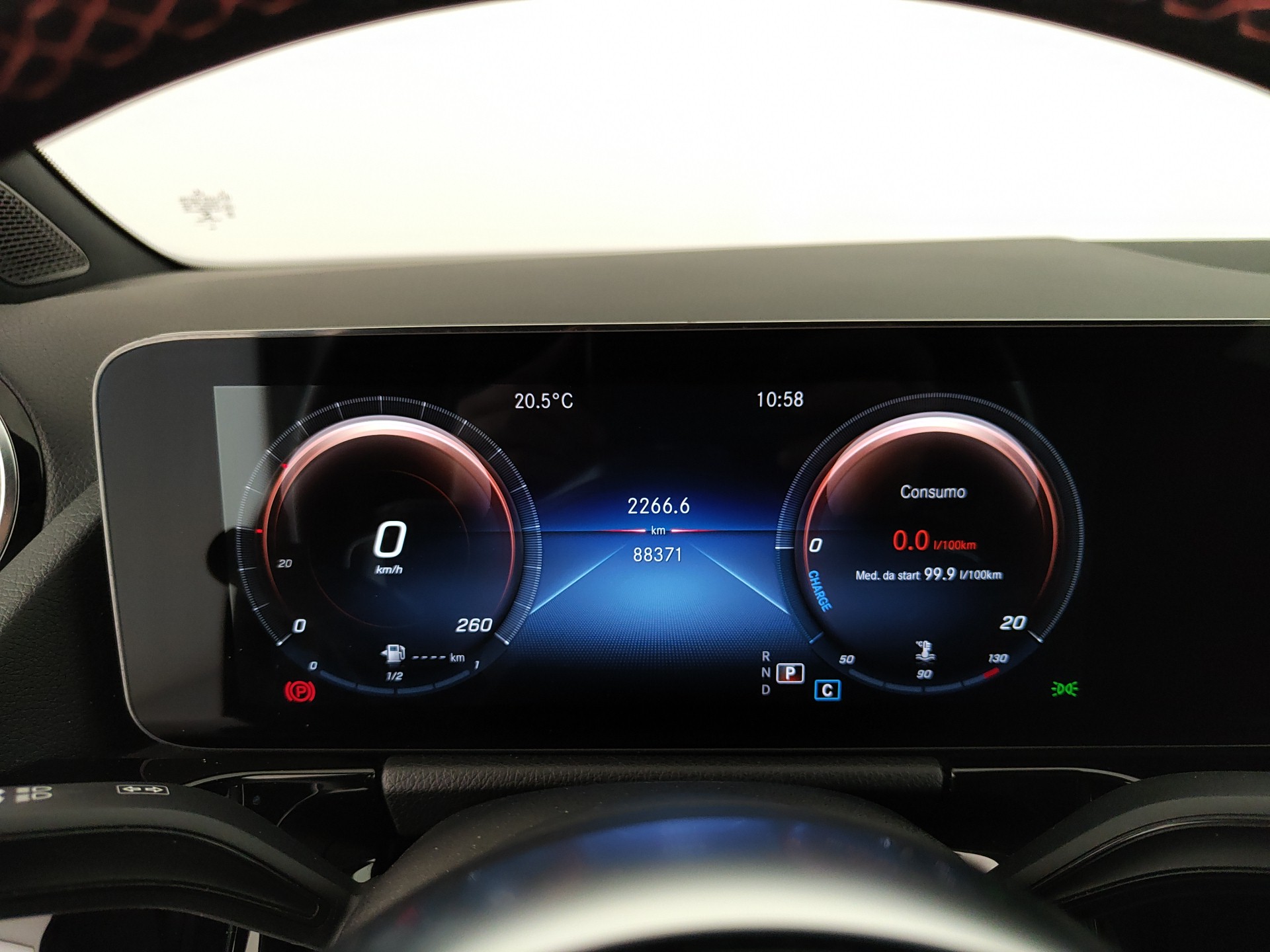 Mercedes-Benz GLA 200d PREMIUM AUTO