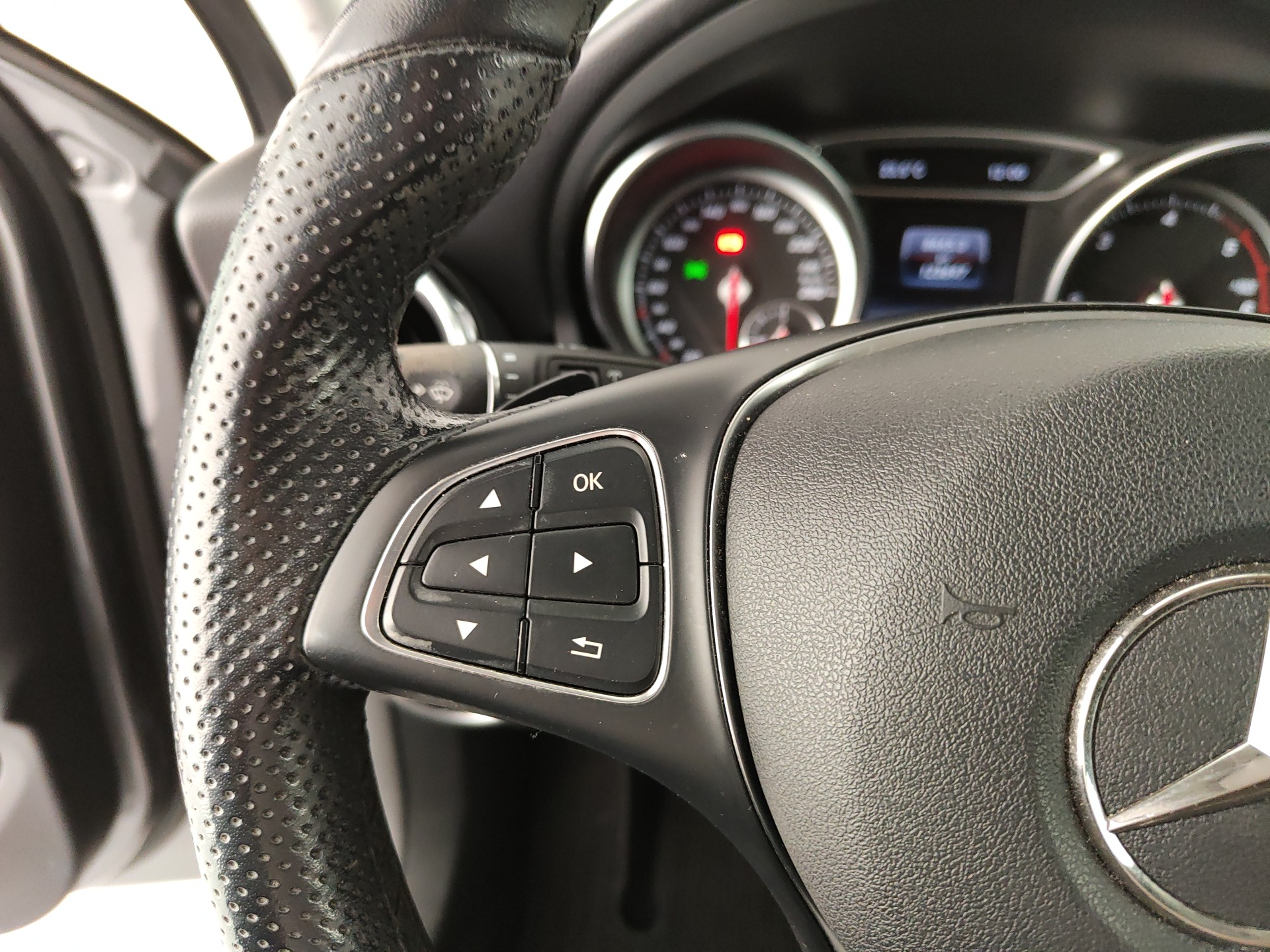 MERCEDES-BENZ GLA 200d SPORT Auto 136cv