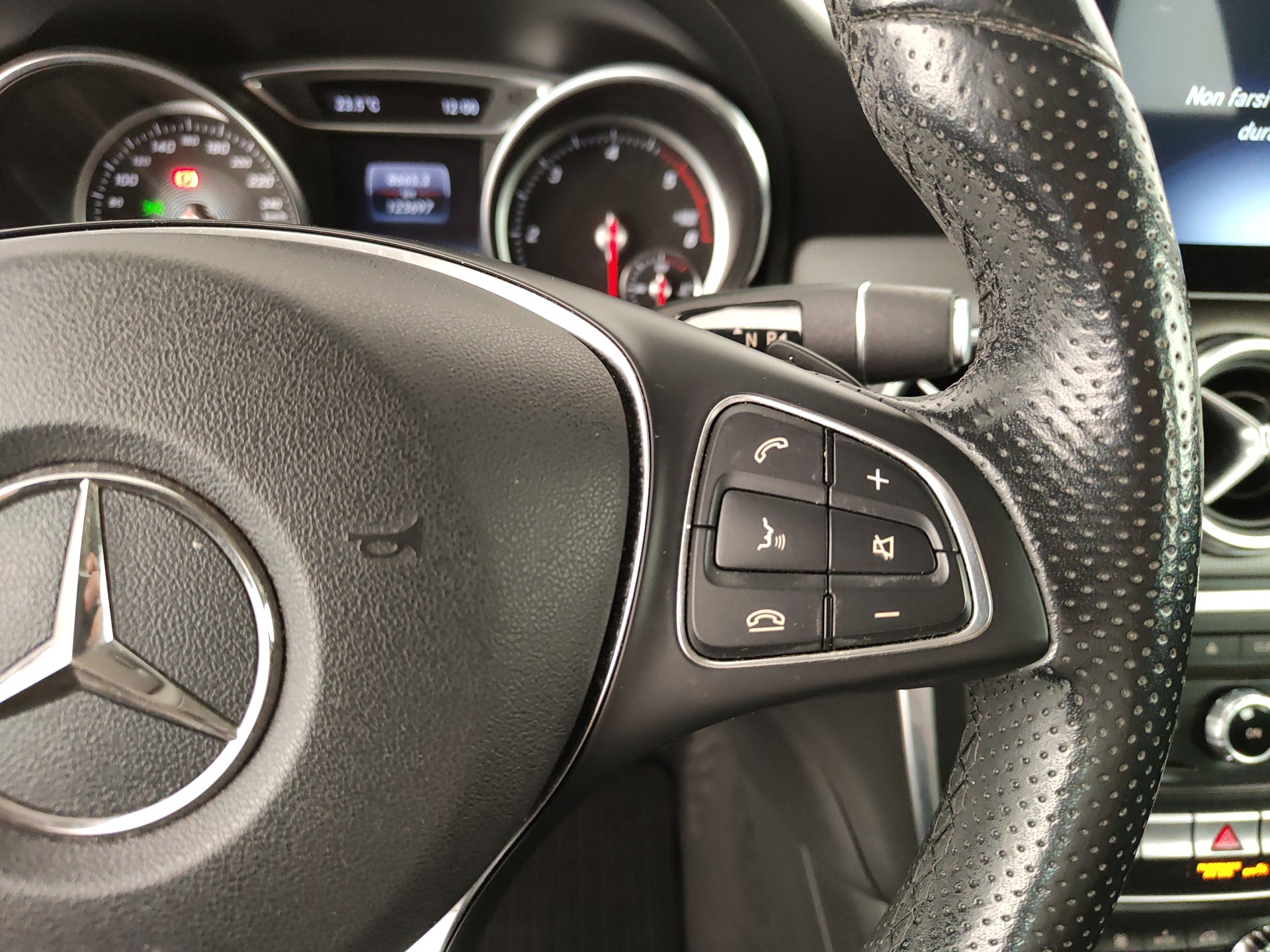 MERCEDES-BENZ GLA 200d SPORT Auto 136cv