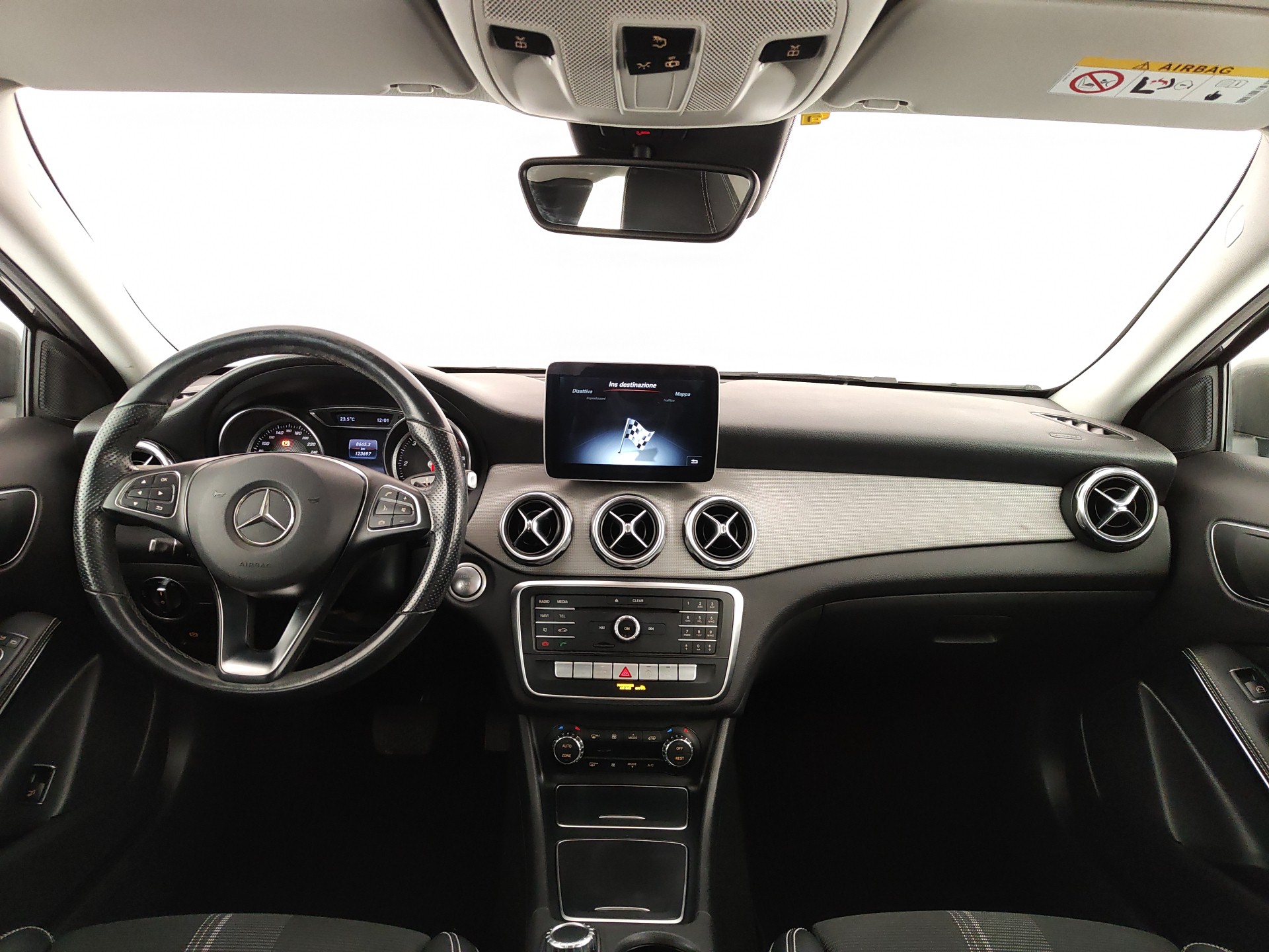 MERCEDES-BENZ GLA 200d SPORT Auto 136cv