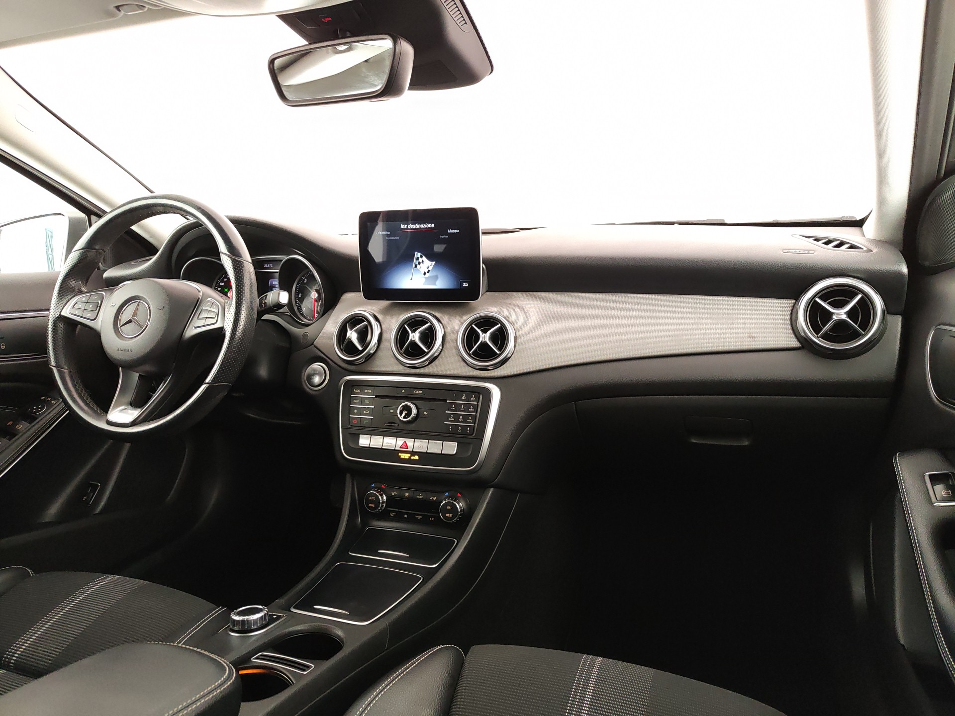 MERCEDES-BENZ GLA 200d SPORT Auto 136cv