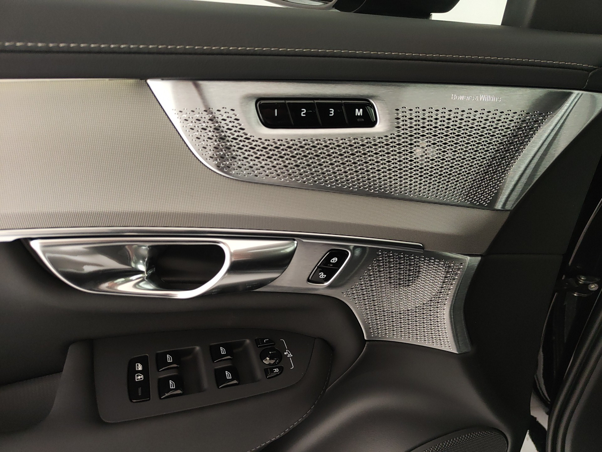VOLVO XC90 T8 PLUG-IN AWD AUT. 7 POSTI ULTRA BLACK EDITION