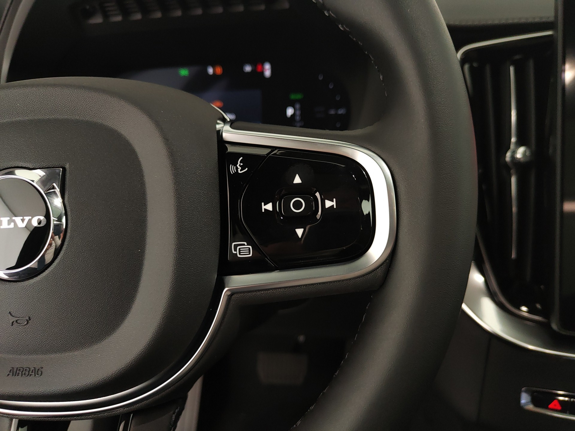 VOLVO XC90 T8 PLUG-IN AWD AUT. 7 POSTI ULTRA BLACK EDITION