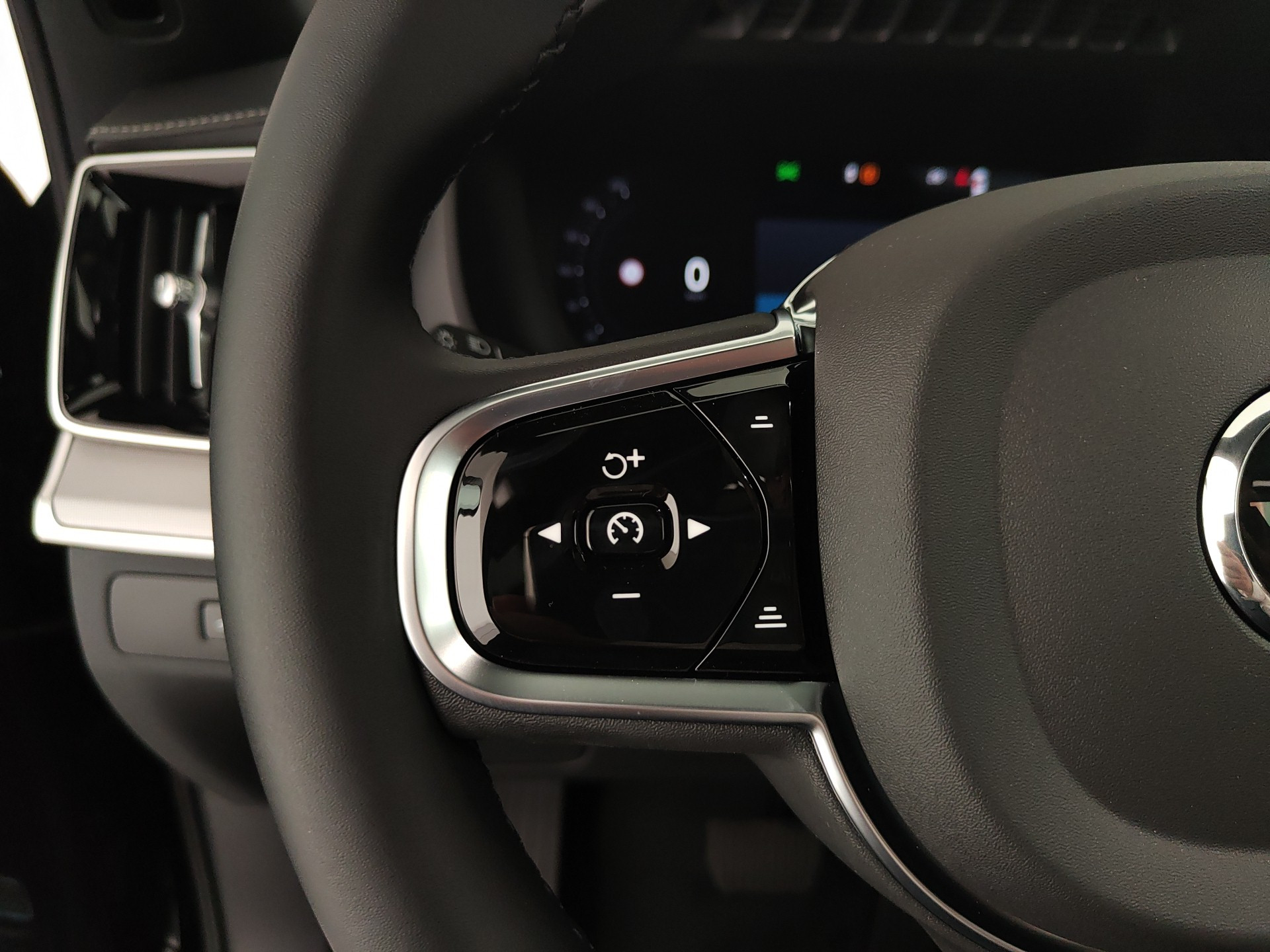 VOLVO XC90 T8 PLUG-IN AWD AUT. 7 POSTI ULTRA BLACK EDITION
