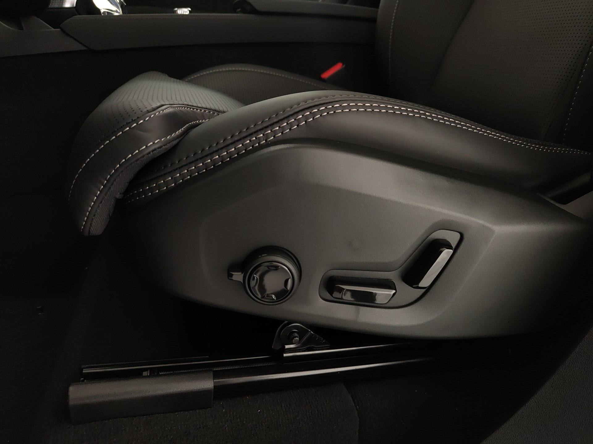 VOLVO XC90 T8 PLUG-IN AWD AUT. 7 POSTI ULTRA BLACK EDITION