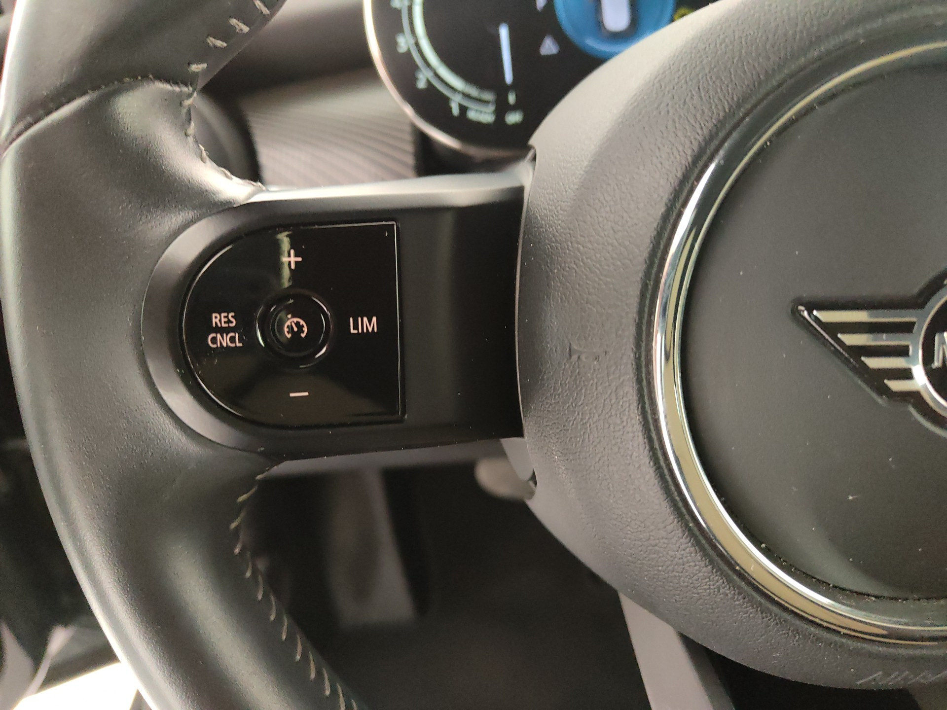 Mini 1.5 Cooper Resolute auto 5p